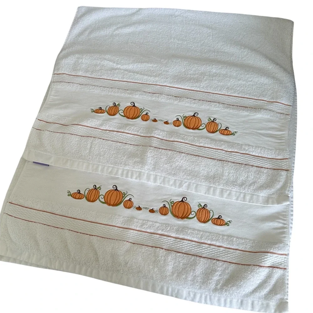 Happy Fall Ya'll Embroidered Pumpkin Bath Towels Set of 2 White Cotton‎ 26X48